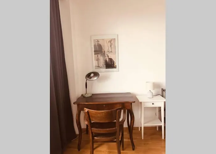 Mitten Im Achten. Zentrale In
