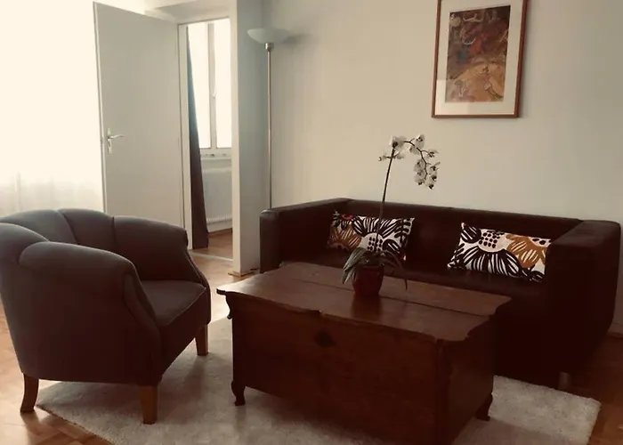 Mitten Im Achten. Zentrale In Apartmán