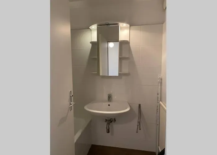 Mitten Im Achten. Zentrale In *