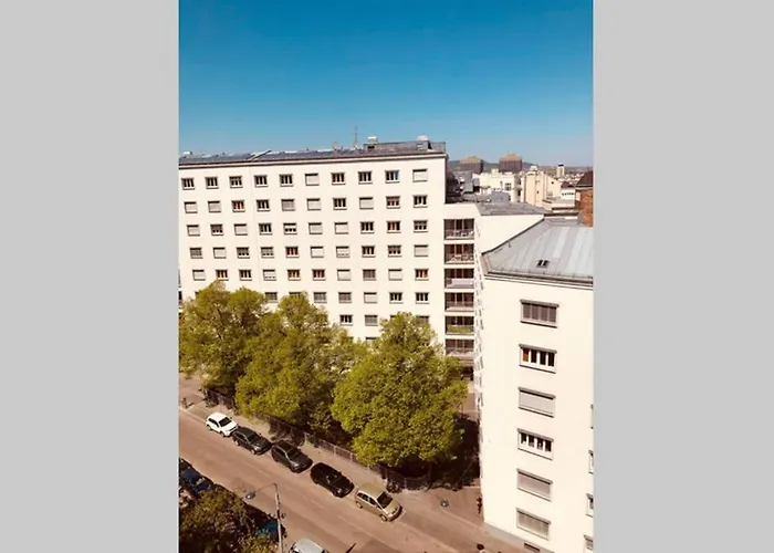 Mitten Im Achten. Zentrale In